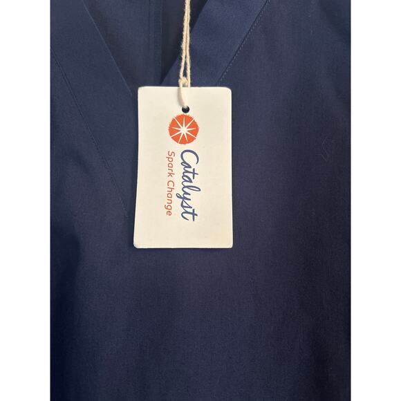 NWT Catalyst Navy Blue Scrub Top Pullover V-Neck Pockets Size Large - Picture 3 of 6